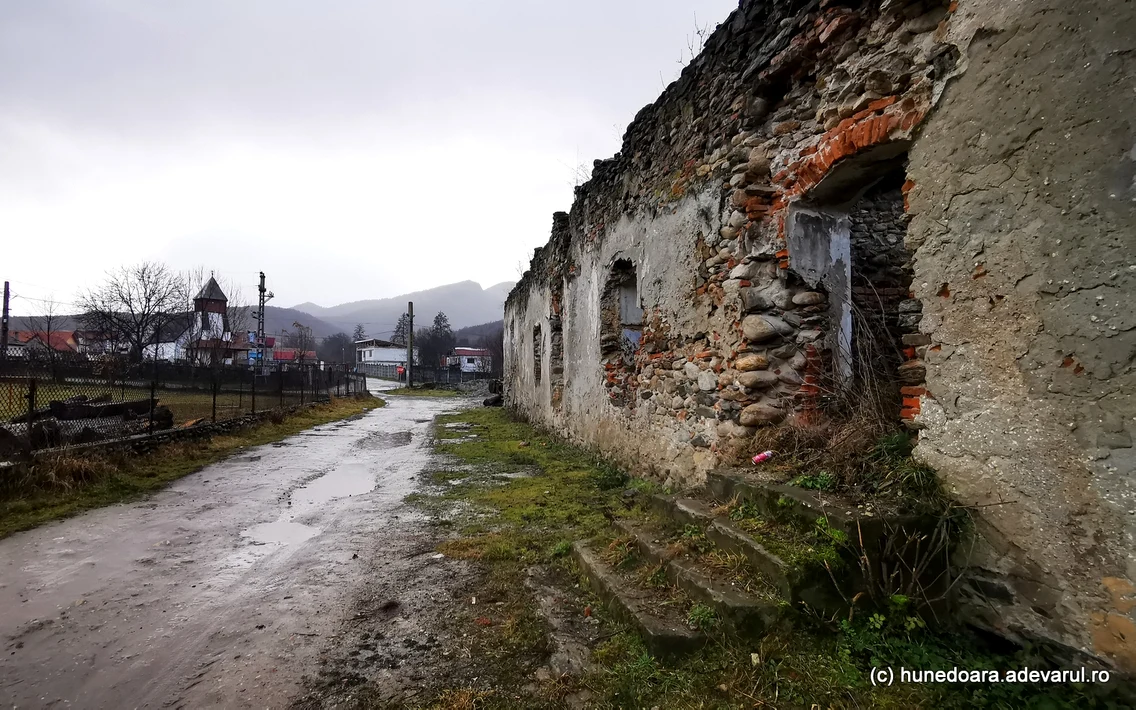 Ansamblul medieval din Râu de Mori  Foto Daniel Guță (18) jpg