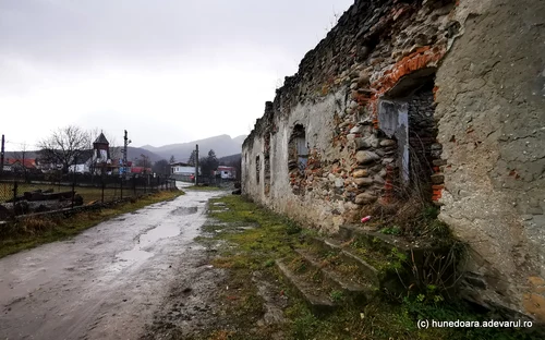 Ansamblul medieval din Râu de Mori  Foto Daniel Guță (18) jpg
