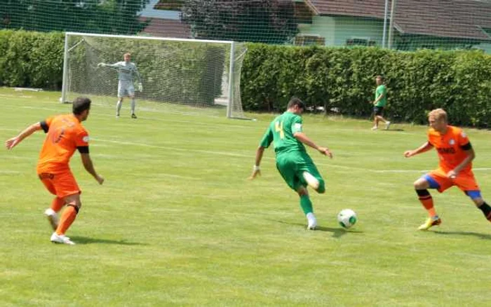 Pandurii au fost surclasaţi de jucătorii lui Dorinel Munteanu