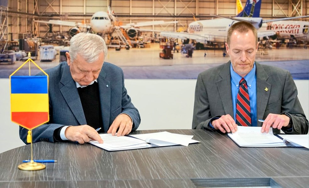  Avioanele F16 vor fi reparate la Aerostar Bacău. Acord semnat cu compania Derco, din grupul Lockheed Martin FOTO