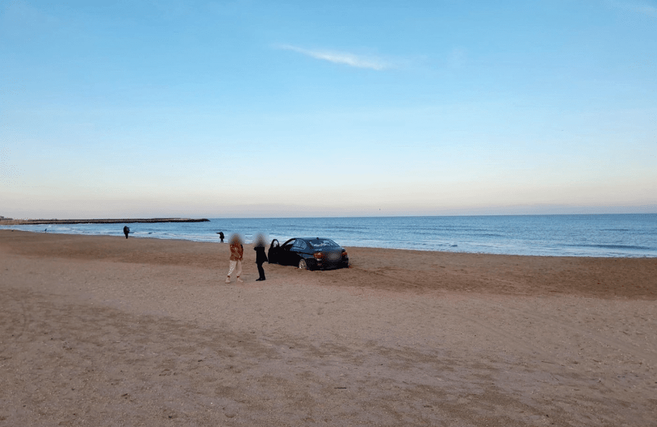 Drifturi pe o plajă din Constanța. Amenda pe care o poate primi șoferul teribilist VIDEO