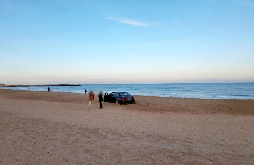 Mașină pe o plajă din Constanța SURSA arhivă