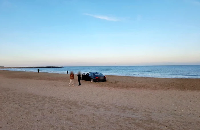 Mașină pe o plajă din Constanța SURSA arhivă