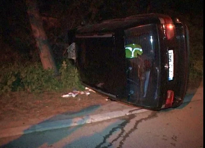 Maşina fratelui luptătorului Ghiţă Ignat după accident