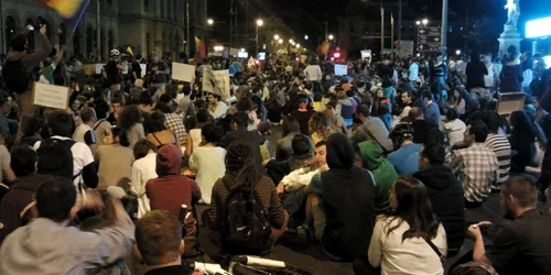 proteste la statui mihai voinea