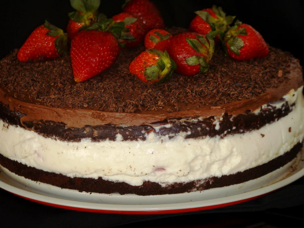 Tort cu mascarpone şi căpşuni