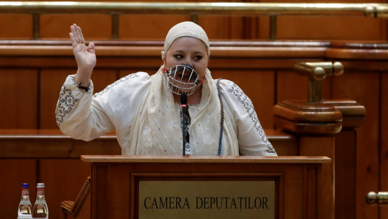 Diana Șoșoacă a purtat botniță în Parlament Foto: INQUAM Photos/George Călin
