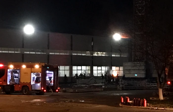 Incendiu cu mari degajări de fum la Electromontaj FOTO ISU Bucureşti Ilfov