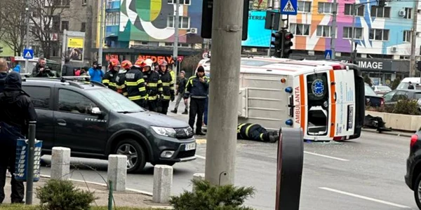 accident cu ambulanta in Bucuresti FOTO Antena 3CNN png