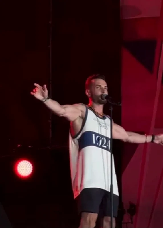 Randi, fluierat la Beach, Please! Foto: YouTube 
