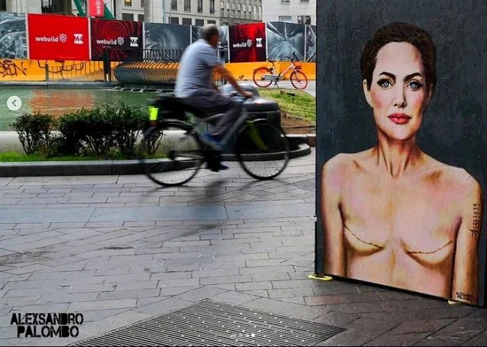 Pictura murală a apărut într-o piaţă din oraşul italian Milano.