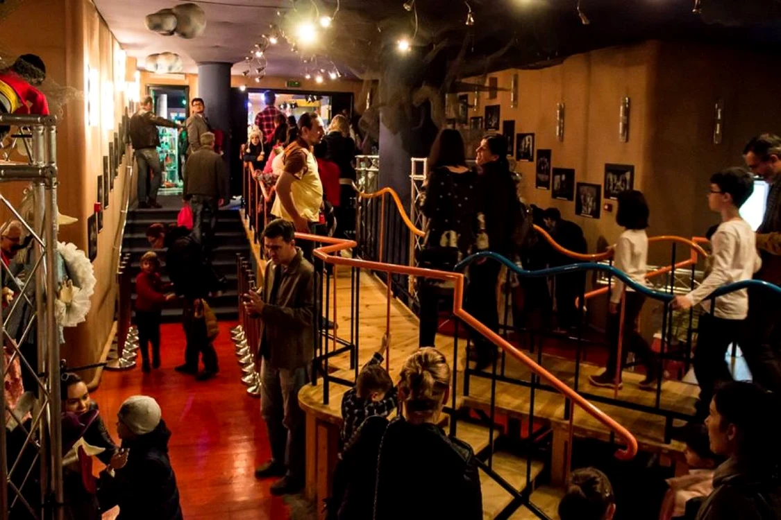 Teatrul Ţăndărică are un decor de sărbătoare FOTO Andrei Gîndac