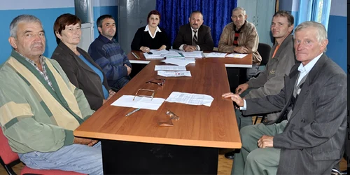Consiliul Local si primarul din Batrana FOTO primaria batrina jpg