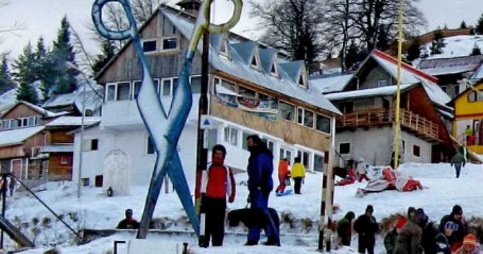 În staţiunea Straja sunt aşteptaţi sute de turişti.