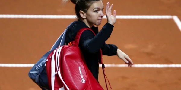 Simona Halep învinsă de Coco Vandeweghe în sferturile turneului Fed Cup de la Stuttgart FOTO Guliver / Getty images / Alex Grimm