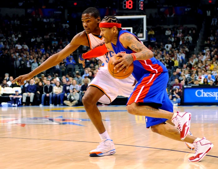 
    Allen Iverson a avolua până anul trecut la Detroit Pistons  