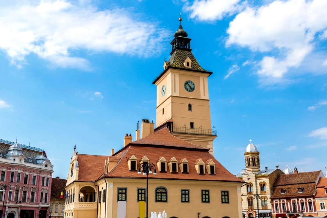 Primăria Braşov renovează monumentele din oraş între care şi Piaţa Sfatului FOTO Ioan Buciumar