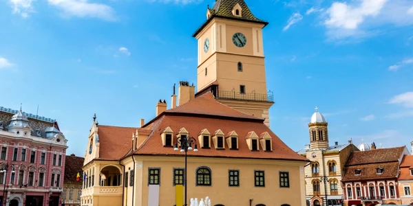 Primăria Braşov renovează monumentele din oraş între care şi Piaţa Sfatului FOTO Ioan Buciumar