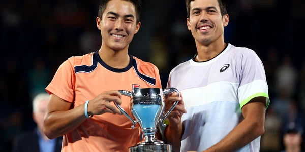 Rinky Hijikata si Jason Kubler cu trofeul de la Australian Open Foto Gettyimages 