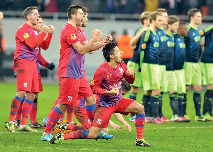 21 februarie 2013. Bucuria steliştilor după ce au reuşit să producă surpriza, eliminând pe Ajax la lovituri de departajare şi calificându-se în optimile Ligii Europa