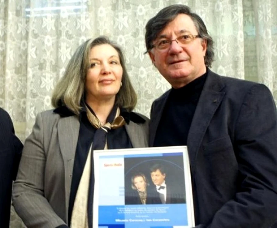 Ion Caramitru are de 44 de ani mariaj cu actrița Micaela Caracaș (66 ani). Cei doi sunt şi părinţii a trei băieţi, Andrei, Matei şi Ştefan Caramitru.