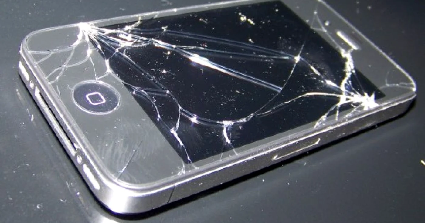 Coșmarul oricărui utilizator de iPhone: un ecran spart