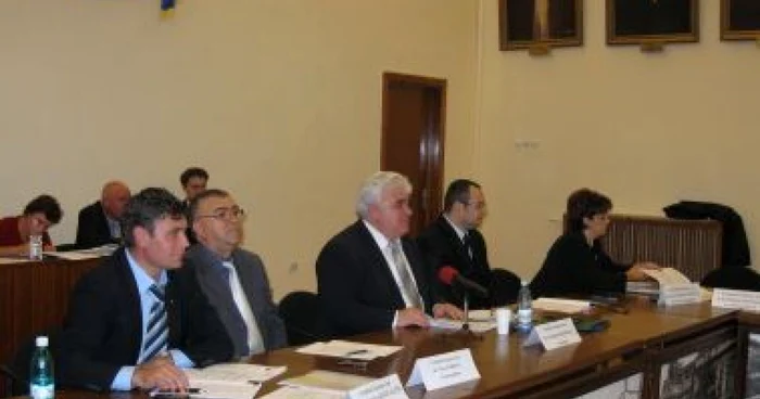 Iaşi: UPDATE Şedinţă de CJ cu scântei în prezenţa prefectului Dragomir Tomaşeschi