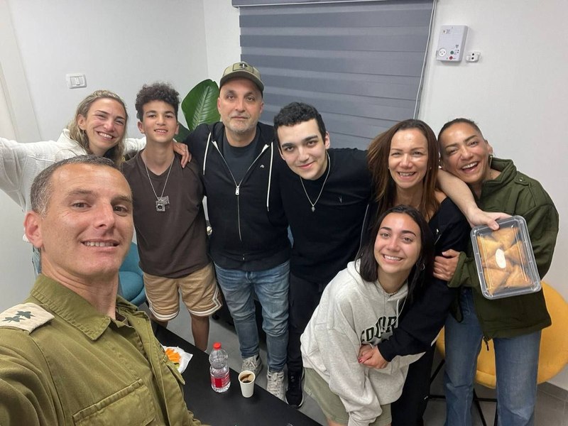 Ultimul ostatic american eliberat de Hamas, după 19 luni de captivitate. Momente emoționante la reîntâlnirea cu familia
