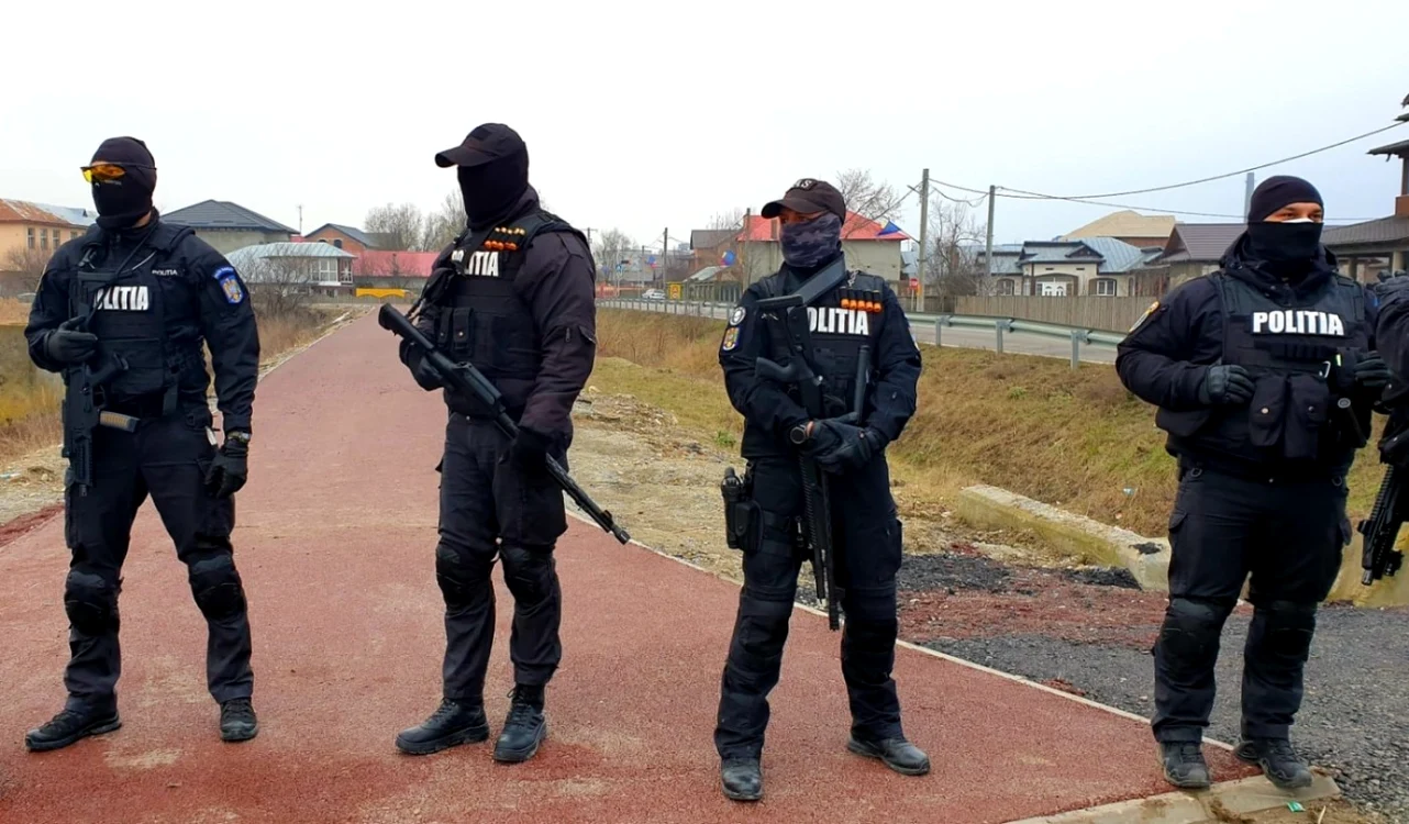 Mascaţii au descins la percheziţii în Ploieşti. Foto arhivă, IPJ Ialomiţa