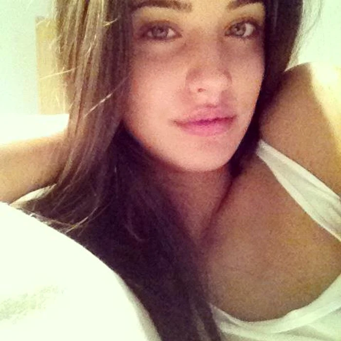 
    Antonia s-a pozat fără pic de make-up  