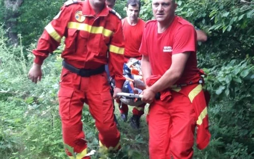 Acţiune de salvare în Făgăraş - Vâlcea în Racoviţa - Ţara Loviştei Foto Adevărul