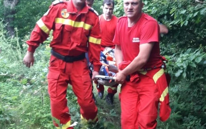 Acţiune de salvare în Făgăraş - Vâlcea Foto Arhiva Adevărul