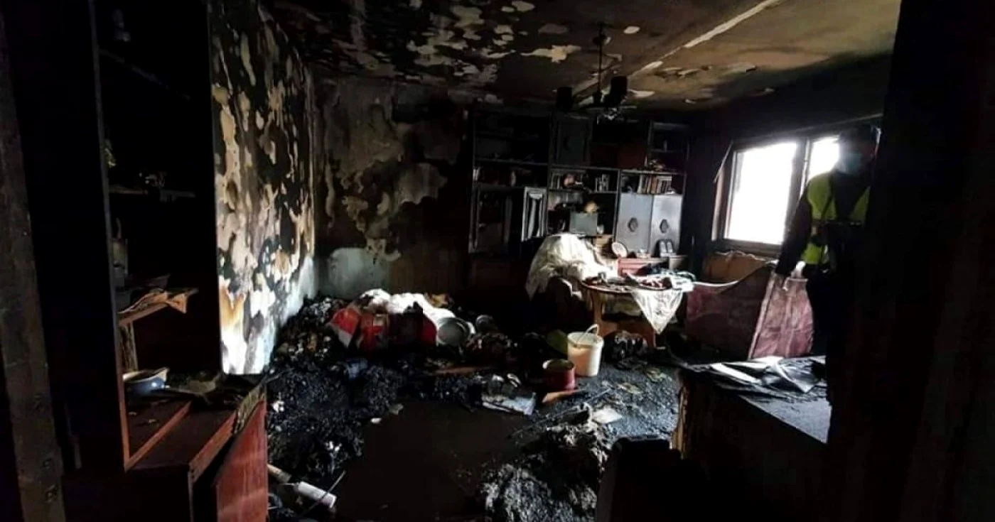Septuagenara a provocat incendiul dându-şi foc la hainele de pe ea FOTO Adevărul.ro
