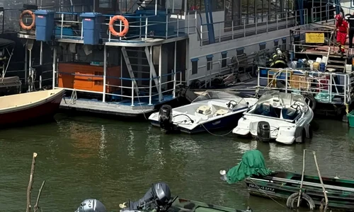 incendiu la un ponton plutitor aflat pe faleza municipiului Tulcea foto isu tulcea webp