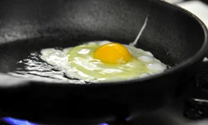 bucatarie se prajeste oul   foto pixabay jpg