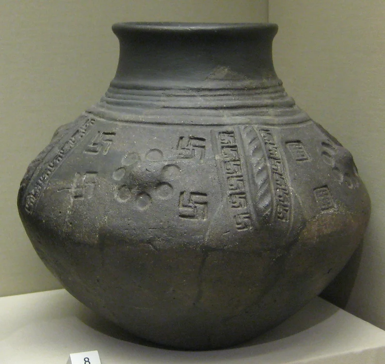 Urnă anglo-saxonă din secolul al al VI lea, de la la North Elmham, Marea Britanie FOTO wikipedia