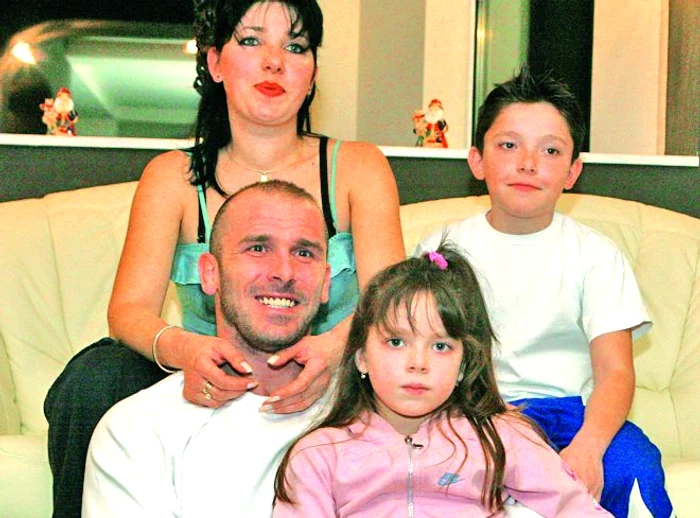 Cristina (33), fosta soţie, Mihai (11), băieţelul familiei, Alexandra (8), fetiţa cuplului şi Cătălin (37), luptător K1