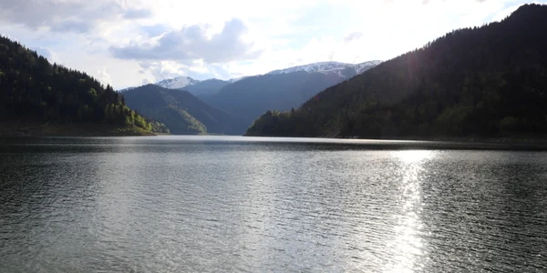 lacul gura apelor si barajul sau din retezat foto daniel guta adevarul