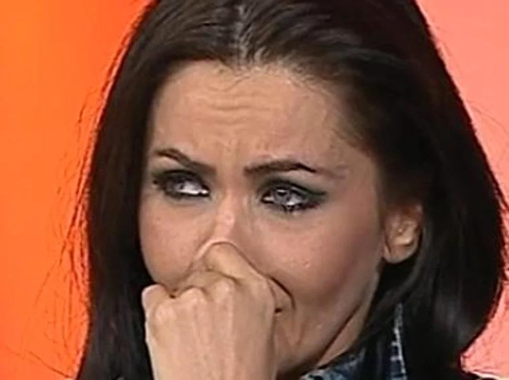 
    Oana Zăvoranu a început să plângă atunci când a vorbit despre intenţia de a se împăca cu mama sa  