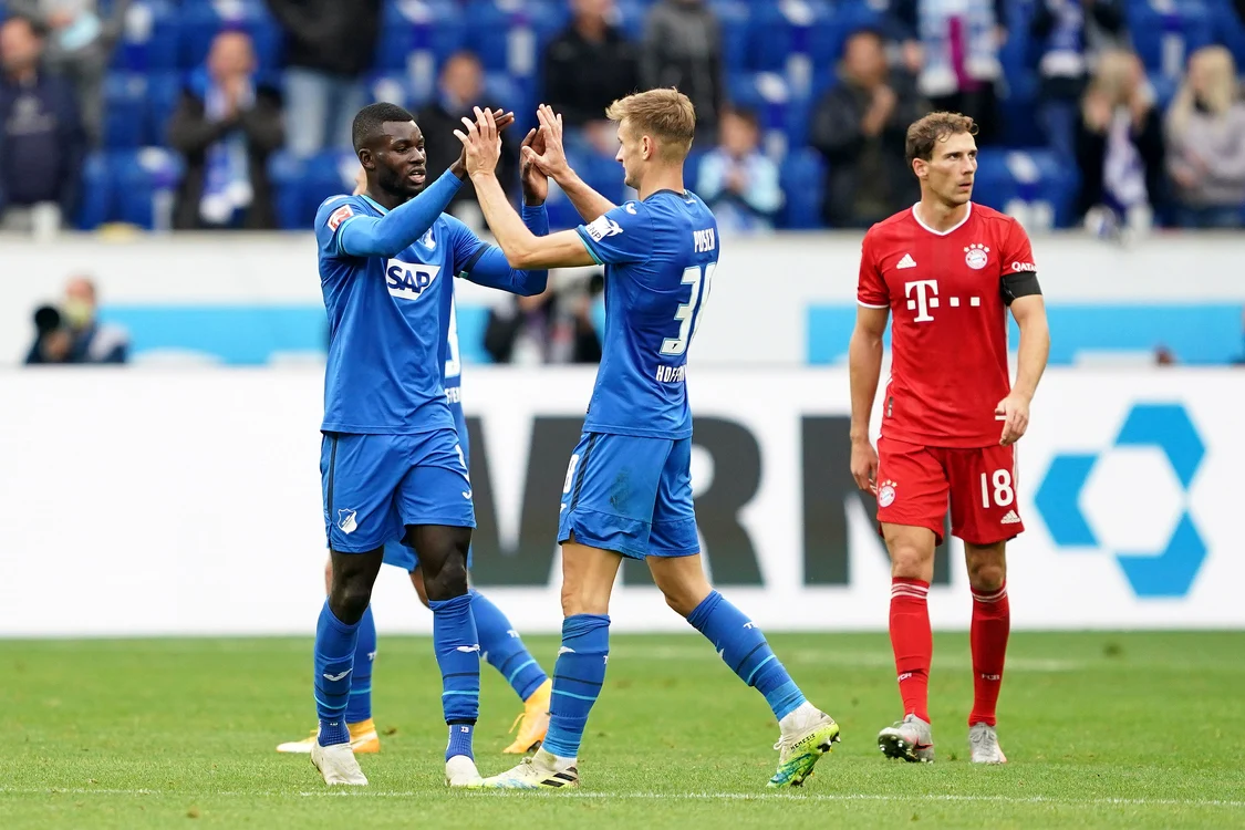 
    Ihlas Bebou și Stefan Posch sărbătoresc victoria în fața lui Bayern MunchenFoto: Guliver / GettyImages  