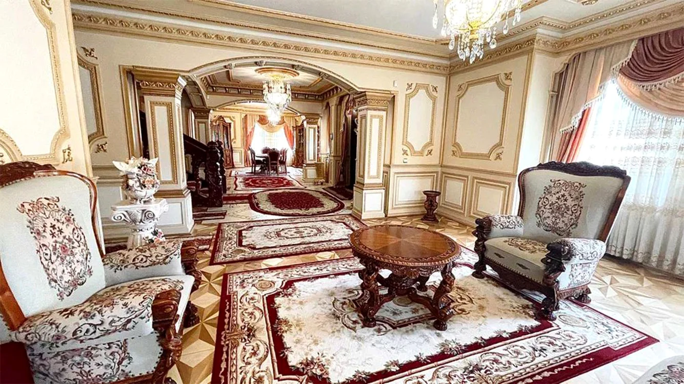 Livingul e cât trei camere