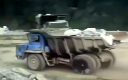 Imagini de pe ;antierul Raul Mare Retezat  Sursa Film romanesc Un petec de Cer 1984 (2) jpg