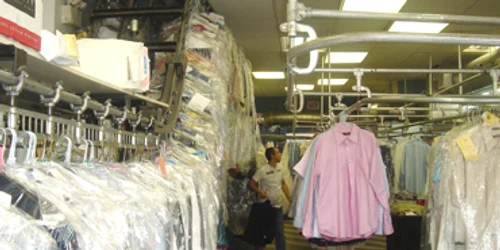 Bacău: Curăţătoriile eco sunt asaltate de clienţi