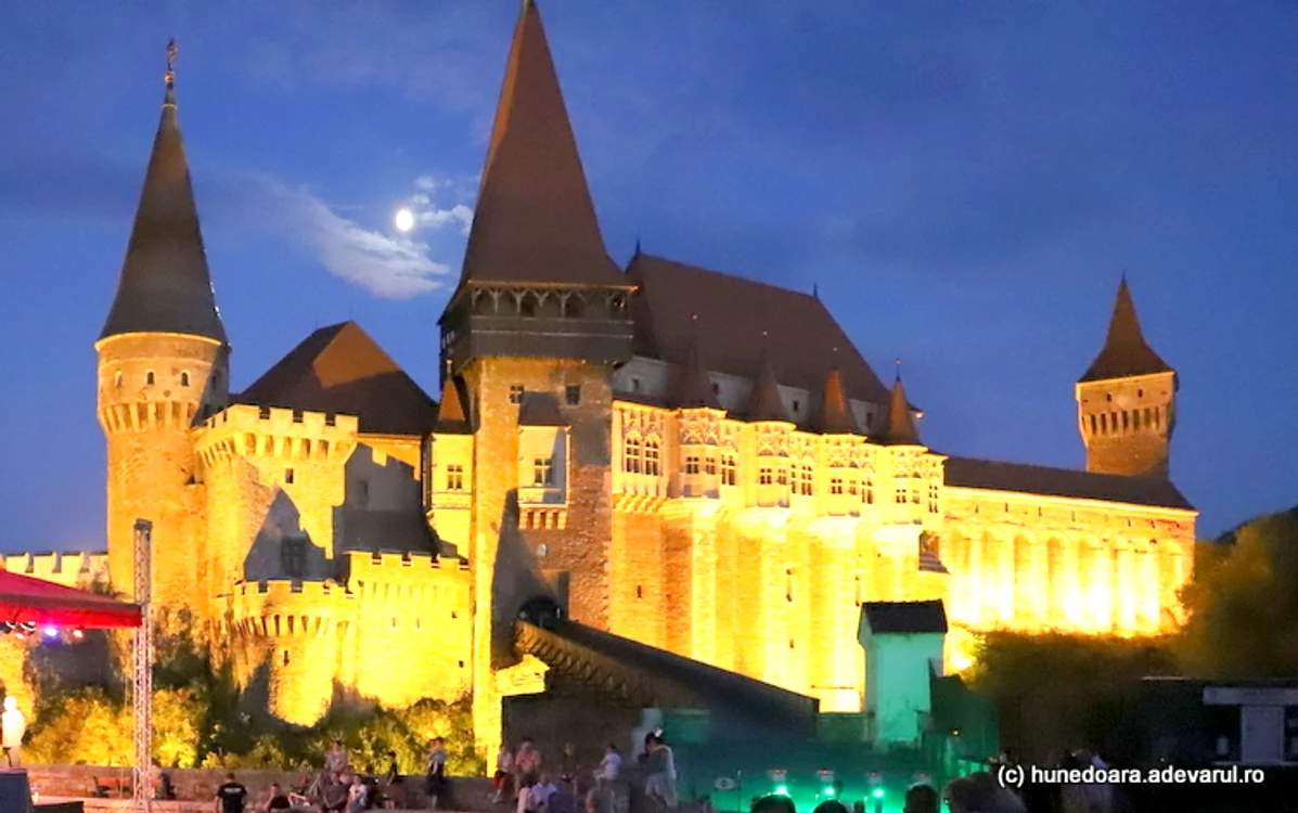 Castelul Corvinilor din Hunedoara nu va mai fi iluminat noaptea. Foto: Daniel Guță