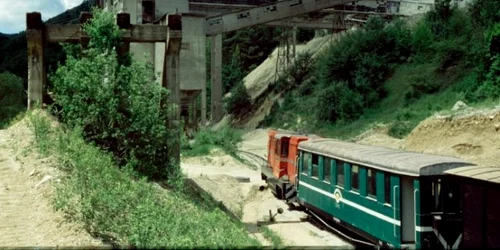 craciuneasa cariera de piatra din munti foto daniel guta