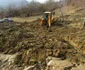 Foto Video Pământul a luat-o la vale în Băile Olăneşti. Două familii riscă să rămână fără locuinţe