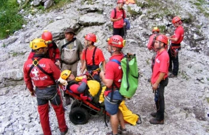 Femeia care a alertat salvamontiştii nu a putut spune dacă victima este în viaţă sau nu FOTO Arhivă