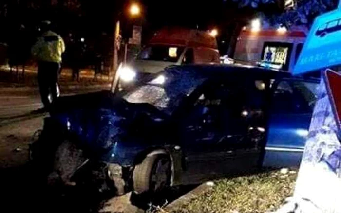 Şoferul a pierdut controlul din cauza neadaptării vitezei la carosabilul îngheţat - foto: obiectiv-sm.ro