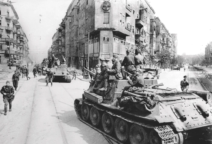 Tancuri sovietice în Berlin, în primăvara lui 1945