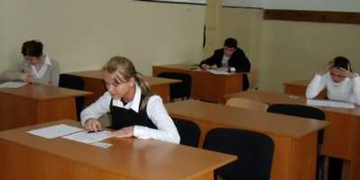 La probele scrise, elevii vor fi supravegheaţi prin web. Foto: Ştefan Borcea